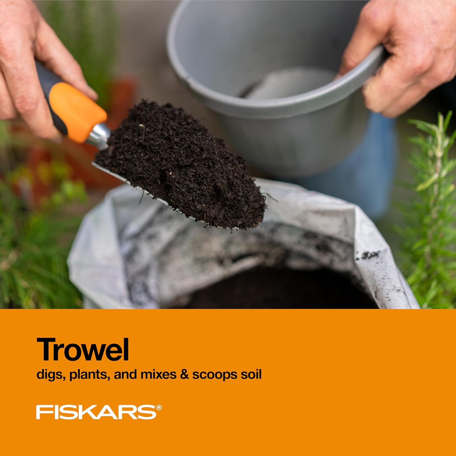 Fiskars Ergo Garden Trowel for Digging and Planting, Heavy Duty Gardening Hand Tool with Hanging Hole